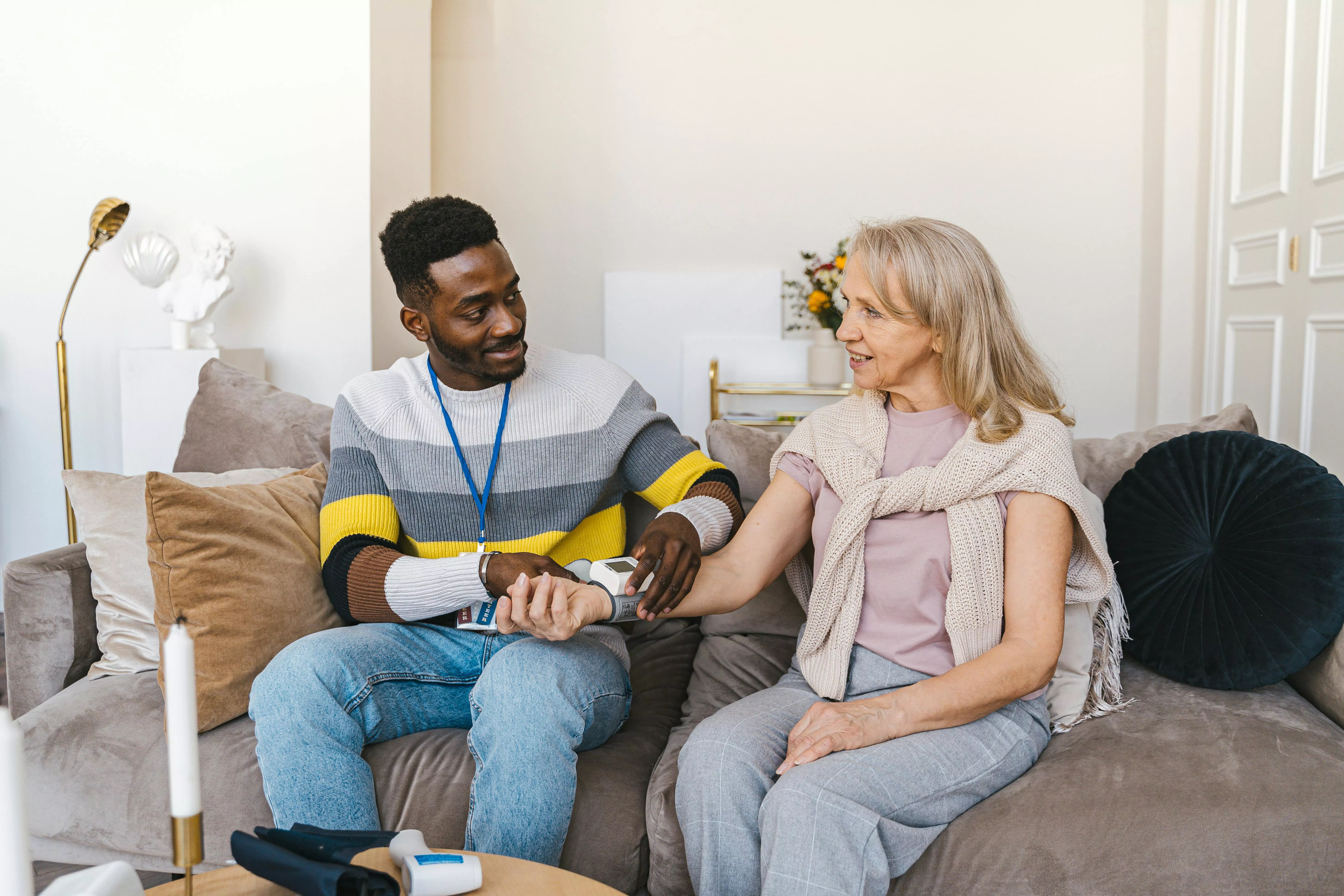 Nursing Staff ki Madad se Seniors ka Daily Routine Kaise Smooth Banayein - Home Healthcare in Central India